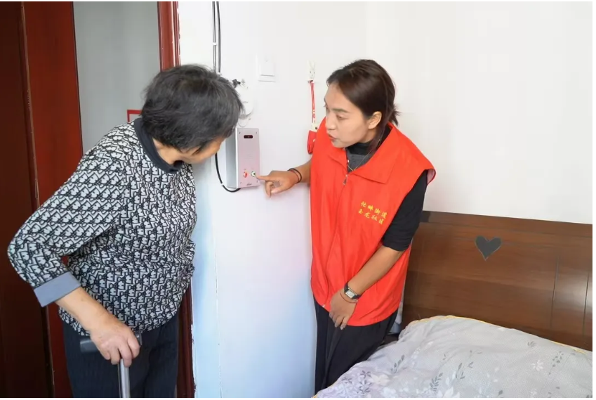 臨滄臨翔 智能看護(hù)系統(tǒng)讓養(yǎng)老服務(wù)觸手可及
